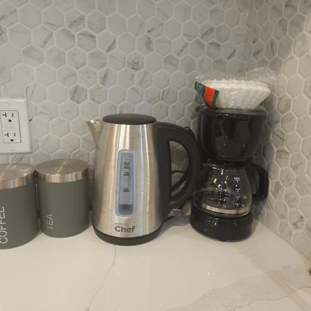 Cozy 2 Bedroom Suite, Queen Beds, Near The Airport 埃德蒙顿 外观 照片