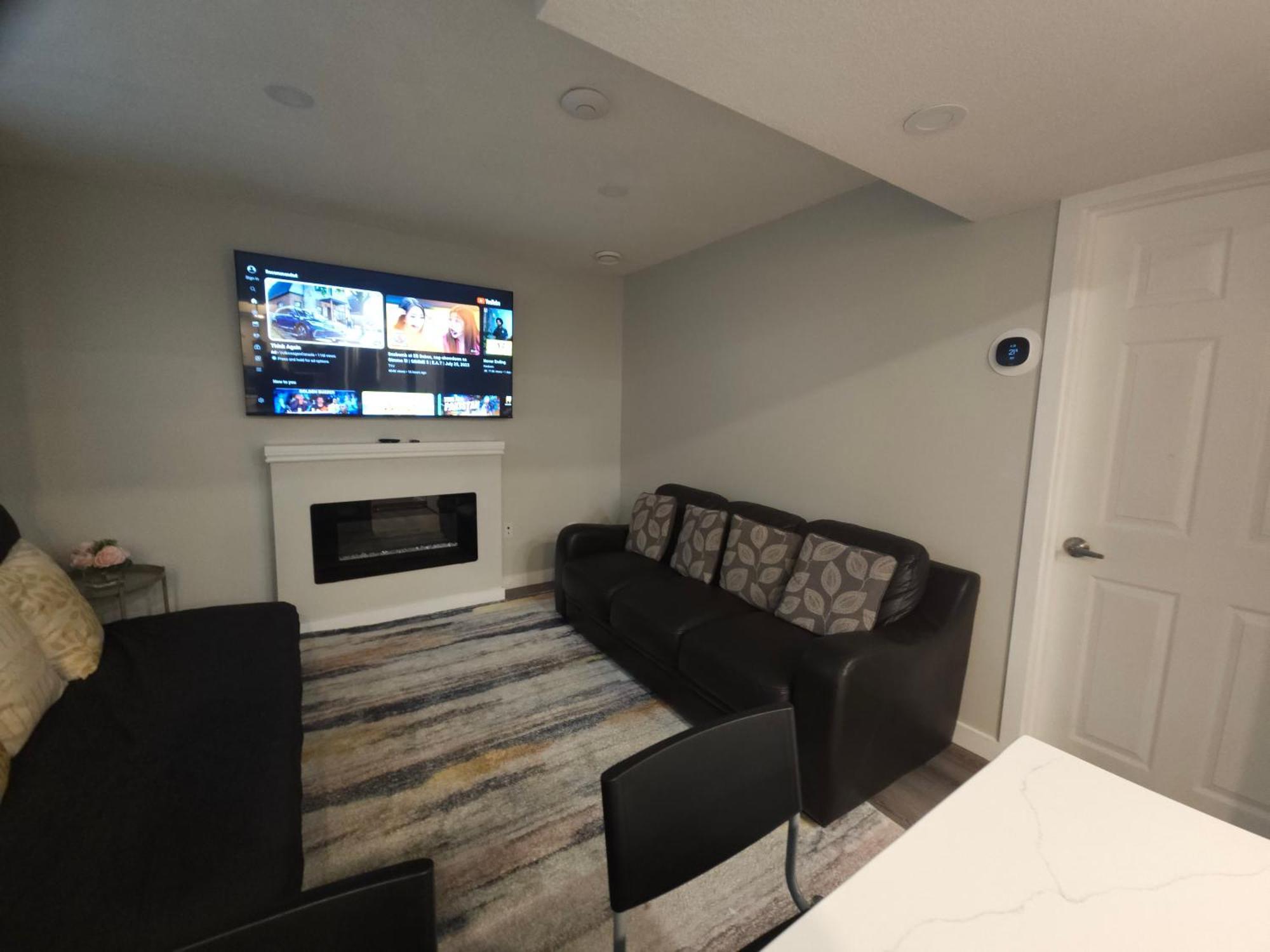 Cozy 2 Bedroom Suite, Queen Beds, Near The Airport 埃德蒙顿 外观 照片