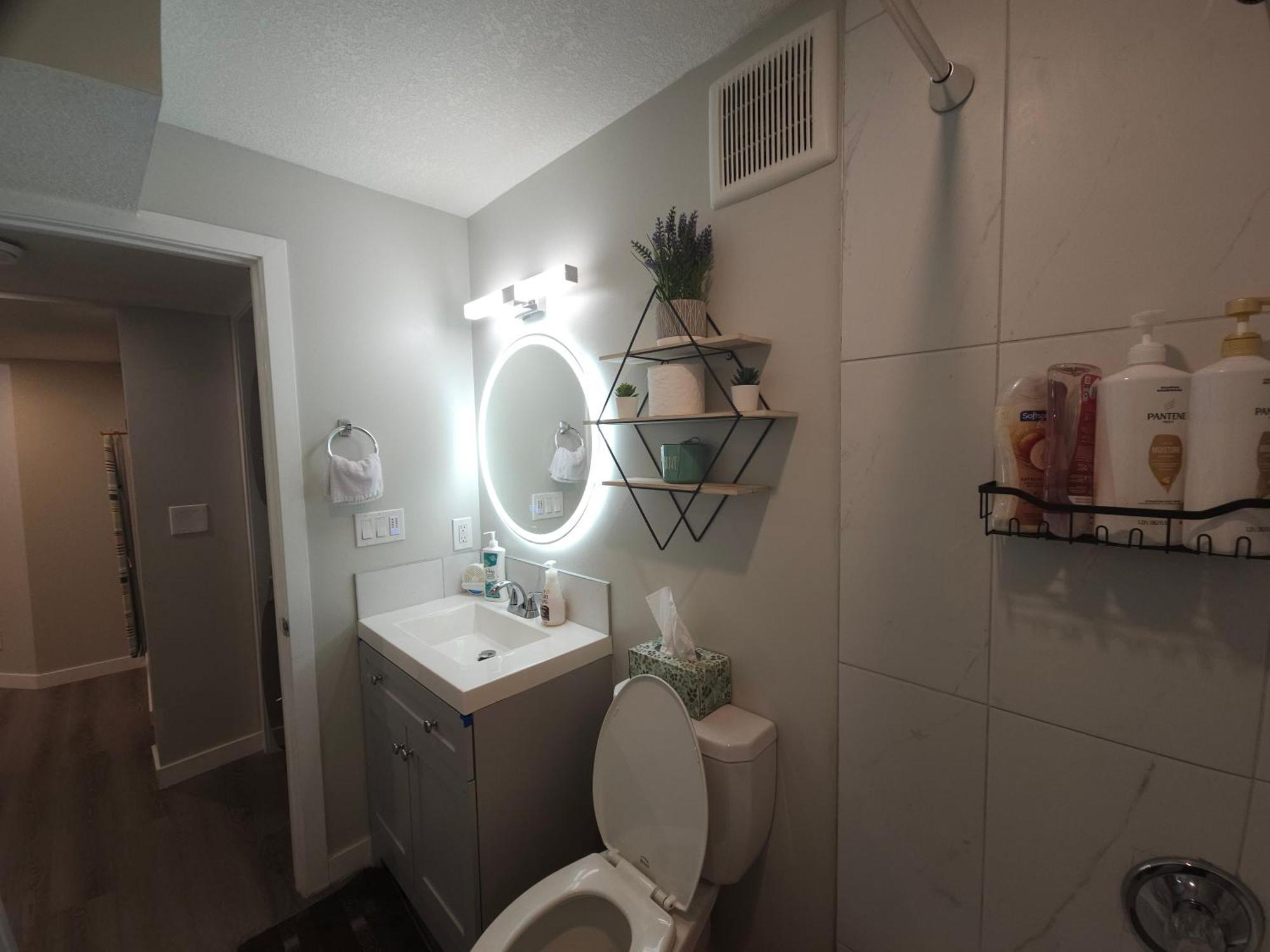 Cozy 2 Bedroom Suite, Queen Beds, Near The Airport 埃德蒙顿 外观 照片